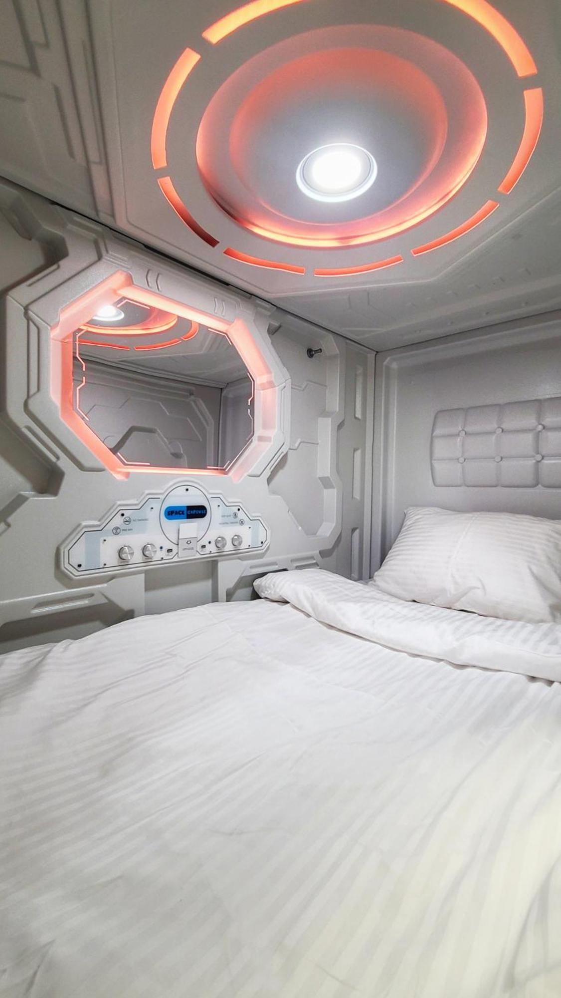 Capsula Hotel Erevan Esterno foto