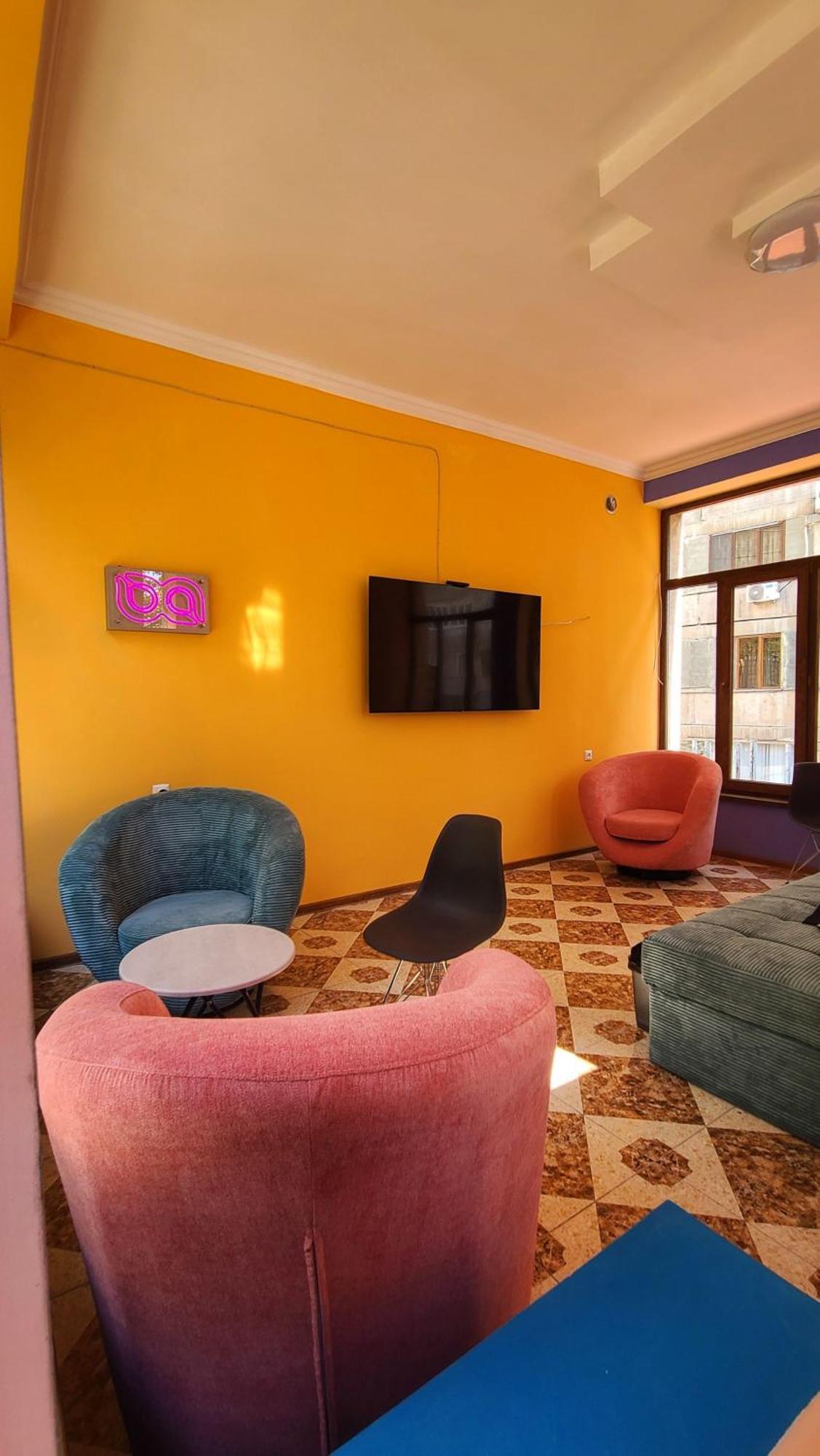 Capsula Hotel Erevan Esterno foto