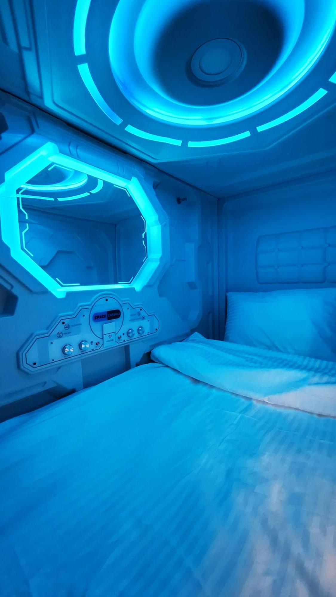Capsula Hotel Erevan Esterno foto