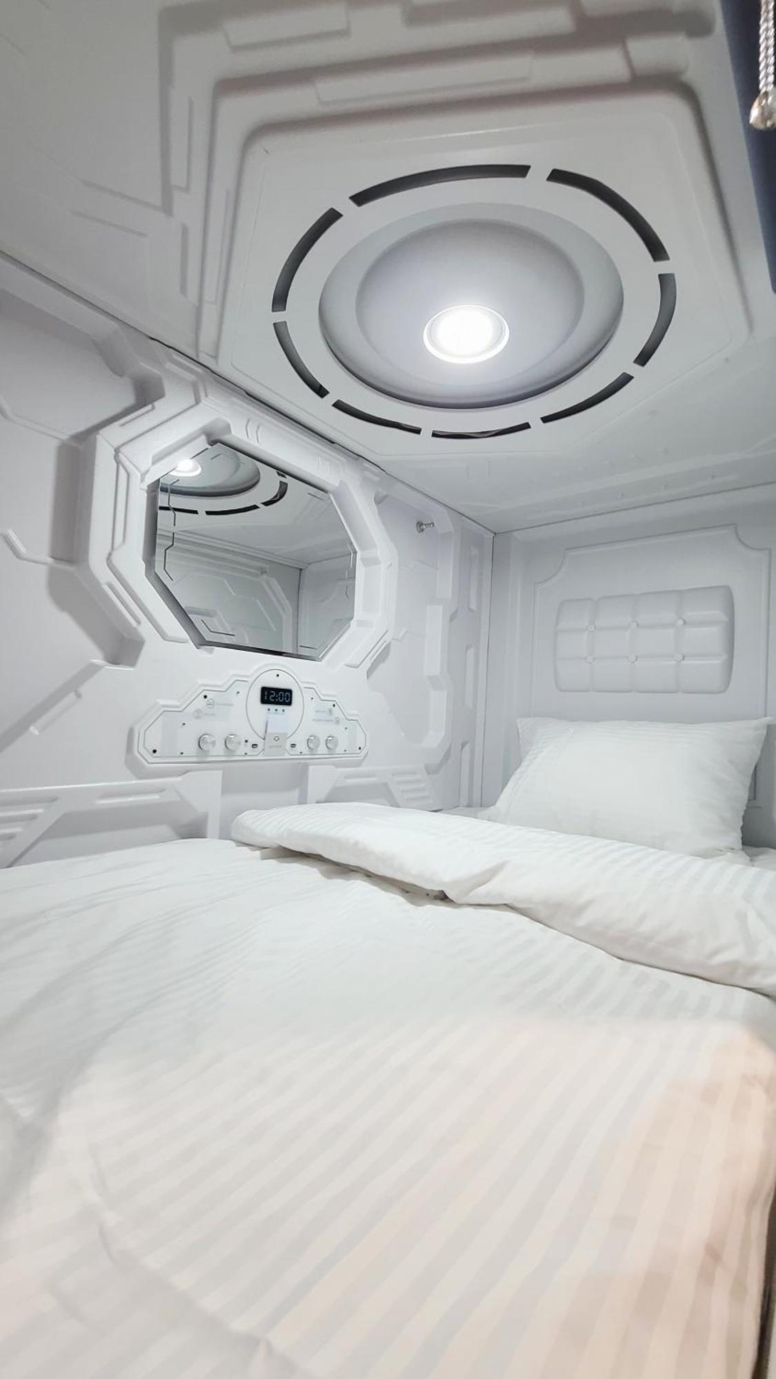 Capsula Hotel Erevan Esterno foto