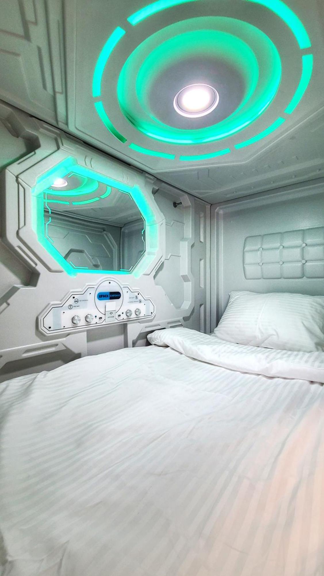 Capsula Hotel Erevan Esterno foto