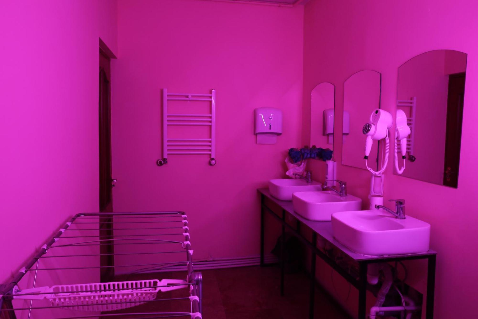 Capsula Hotel Erevan Esterno foto